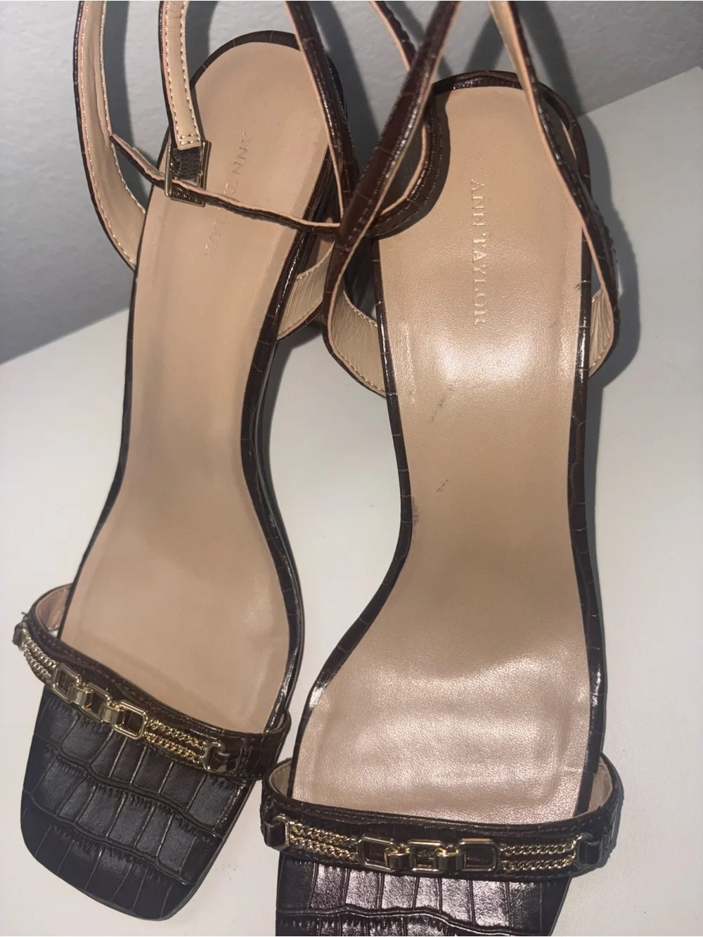 Ann Taylor Buckle Strap Brown Croc Embossed Leather Block Heel Strappy Sandal